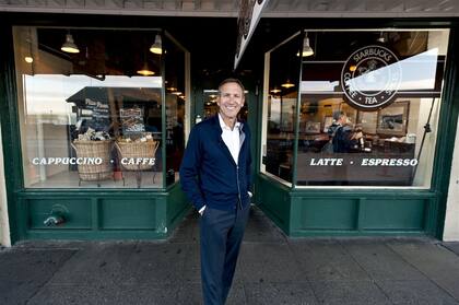 Howard Schultz: "Estoy deseando apoyar a esta próxima generación de líderes para que dirijan Starbucks hacia el futuro como cliente, partidario y defensor en mi papel de presidente emérito”