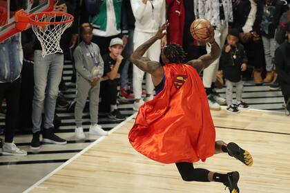 Howard se puso la capa de Superman para homenajear a Kobe Bryant