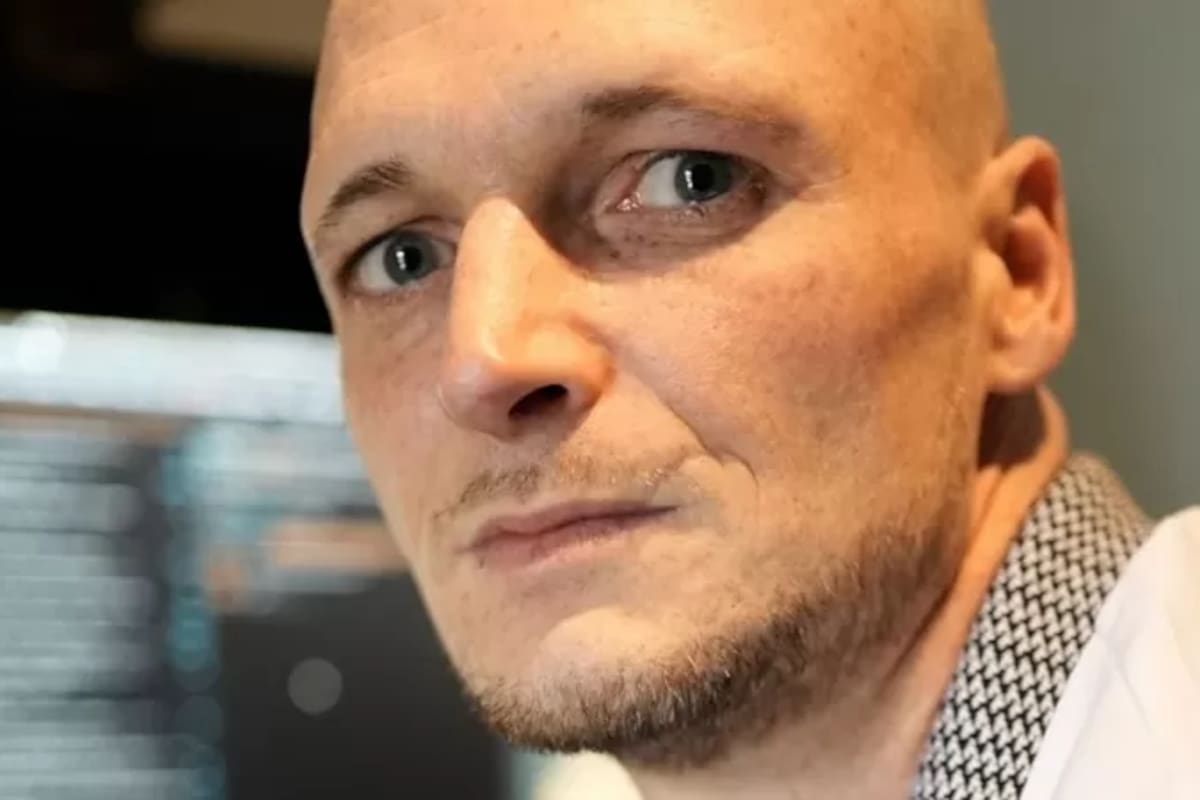 Howells ha montado todo un plan y un equipo para recuperar su disco duro