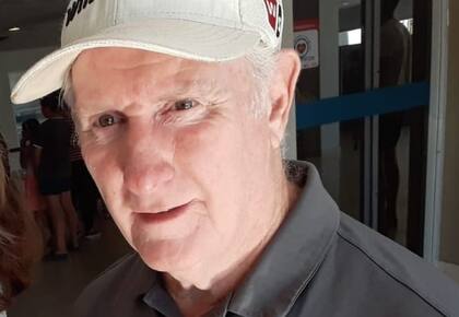 Hoy, Alois Payarola disfruta de la vida en Bahía Blanca, donde juega al golf todas las semanas
