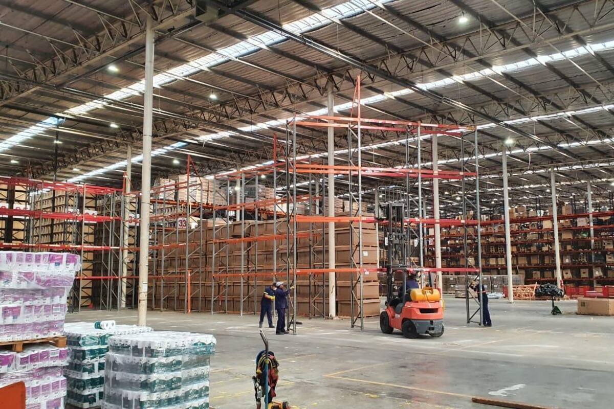 Hoy comenzó el armado de cajas de alimentos y artículos de higiene para distribuir a 100 mil hogares