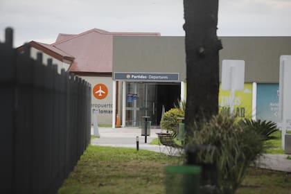 Hoy el aeropuerto del El Palomar luce despoblado y solo se usa con fines militares