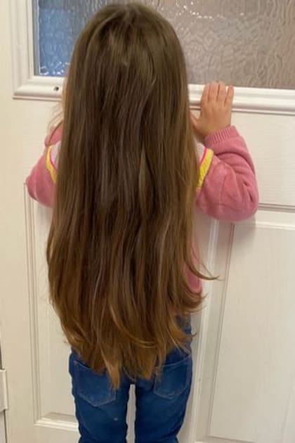 Hoy el pelo lo tiene por debajo de la cintura