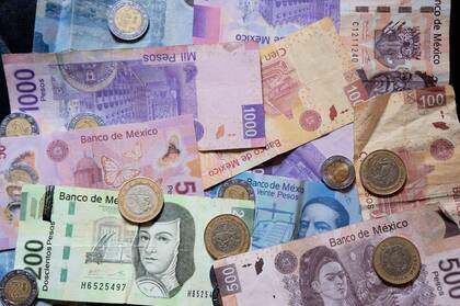 Hoy, el peso frena su inercia bajista después de evaluar las débiles cifras de crecimiento económico en México, señala Monex