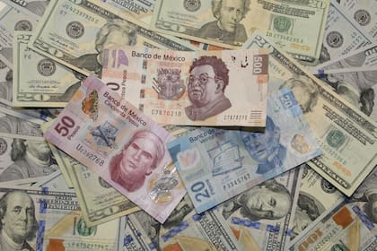 Hoy, el peso se ve afectado por el fortalecimiento del dólar, de acuerdo con Monex
