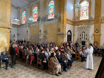 Hoy en día, tanto Andrea como María Elena intentan revivir la iglesia: "Todos los fines de semana largos traemos un cura para dar la misa del domingo, hacemos ferias y fiestas. Cada vez más gente viene", asegura Andrea