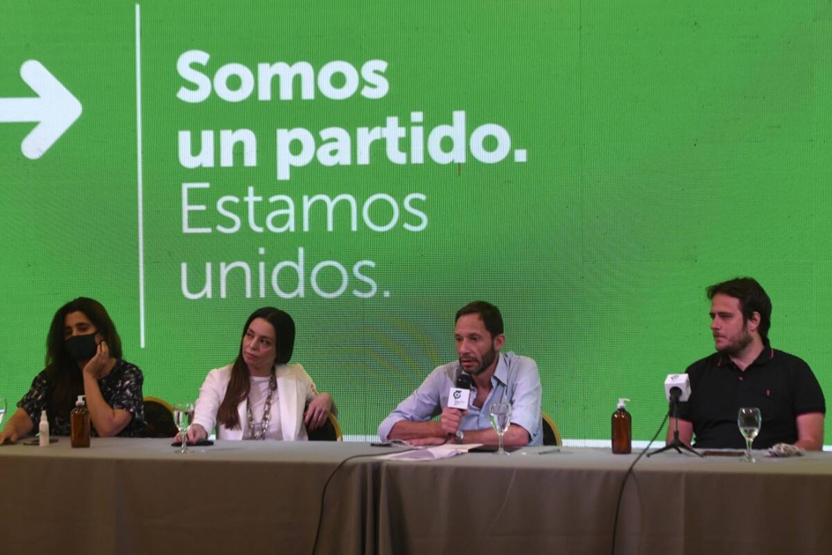 Hoy, en el congreso federal de la CCARI, el diputado Maximiliano Ferraro fue reelecto presidente de la coalición, y la diputada Mariana Zuvic, electa vicepresidenta
