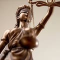 150 frases para saludar a los abogados en su día