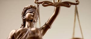 150 frases para saludar a los abogados en su día