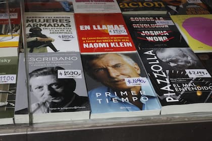 Hoy salió a la venta el libro Primer Tiempo de Mauricio Macri, librería Cúspide de avenida Corrientes 526