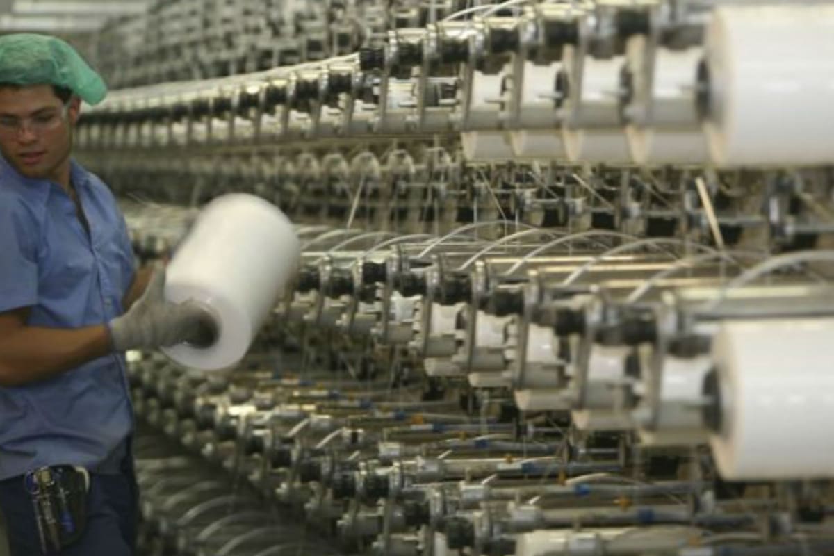 Hoy se celebra el Día del Trabajador Plástico.