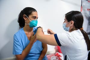 Hoy se inició el proceso de vacunación en todo el país con personal de la salud