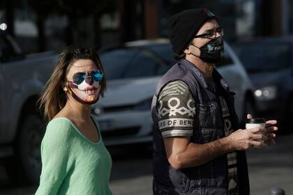 Hoy se registraron cinco nuevas muertes; se trata de cuatro hombres y una mujer, residentes de la ciudad y la provincia de Buenos Aires