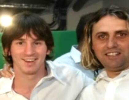 Hoyos junto a Messi