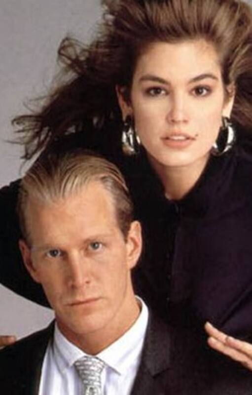 Hoyt Richards en una foto de campaña junto a Cindy Crawford