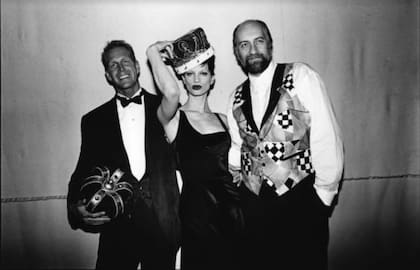 Hoyt Richards, Kristen McMenamy y Mick Fleetwood en 1993 (Foto: Getty Images)