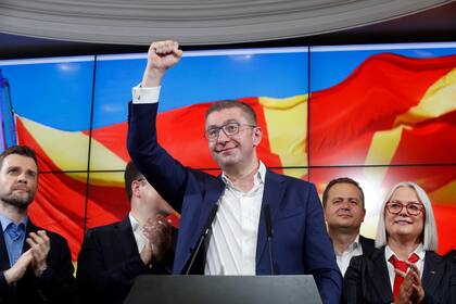 Hristijan Mickoski, líder del partido VMRO-DPMNE de Macedonia del Norte, en Skopie, Macedonia del Norte, el 8 de mayo del 2024. (Foto AP/Boris Grdanoski)