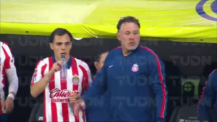 La reacción de Milito ante el gol de Borja