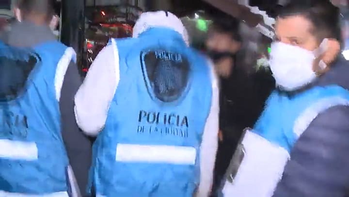 Clausuraron un bar en Palermo por una fiesta electrónica clandestina