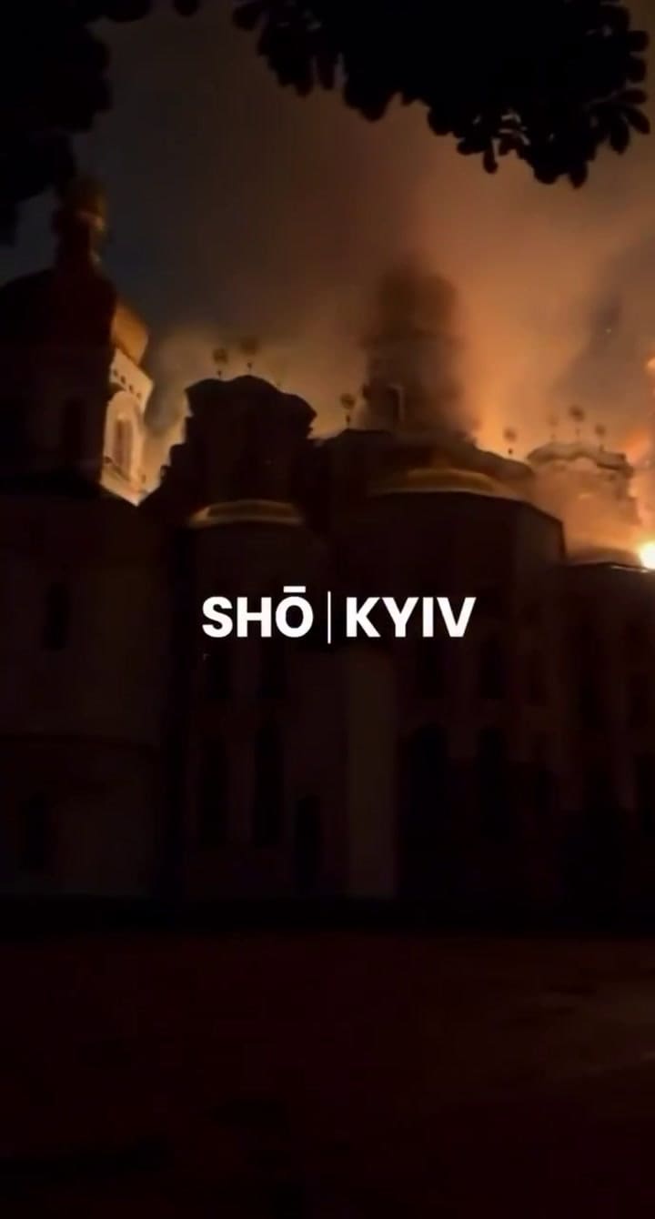 La catedral de Kiev en llamas tras ataques rusos