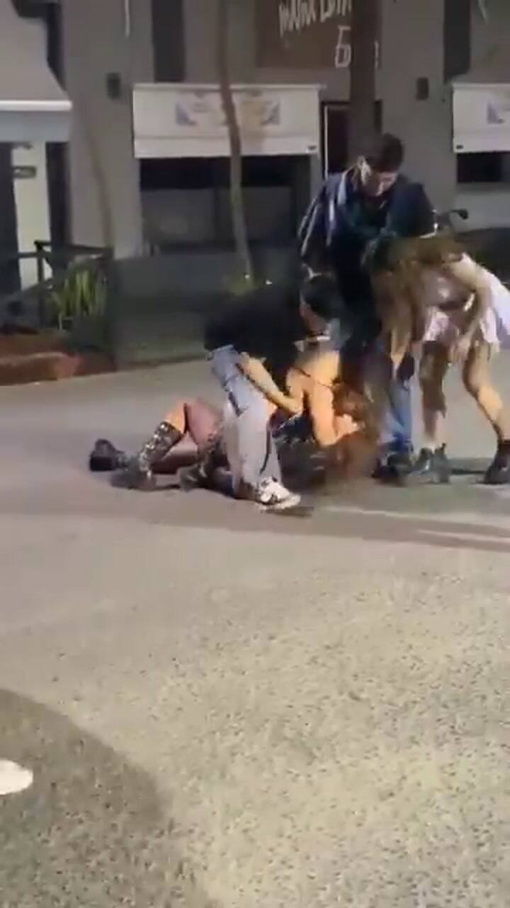 La pelea de dos mujeres a la salida de un boliche
