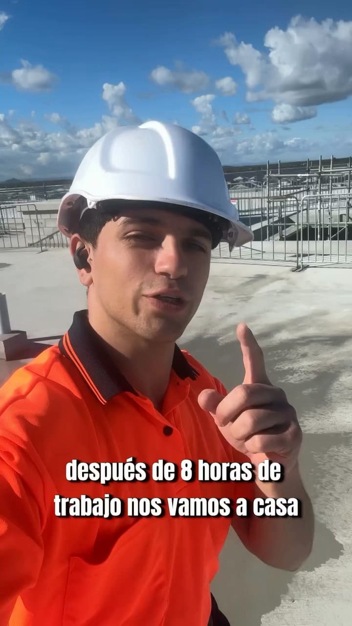Dylan mostró parte de las tareas que realiza durante su jornada laboral