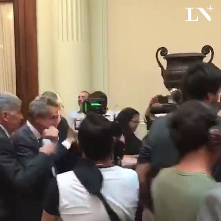 Así celebraron los kirchneristas que se levantara la sesión