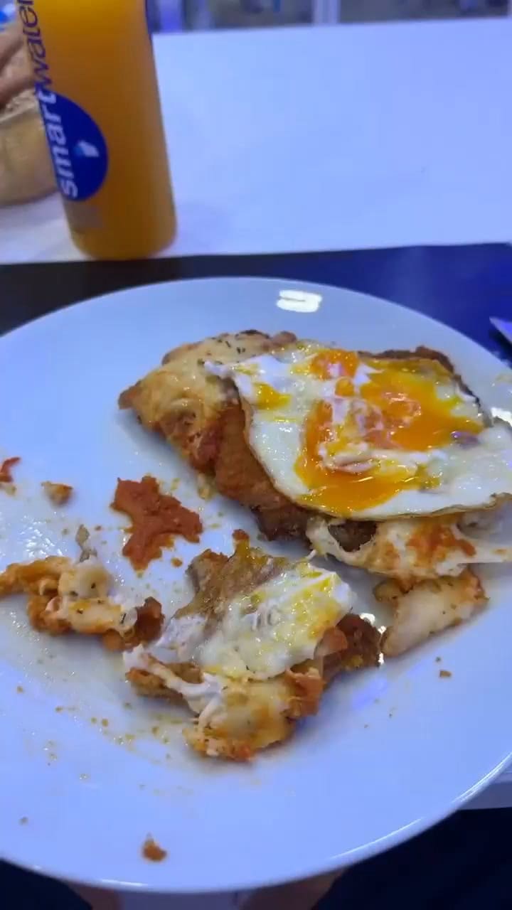 Así fue la increíble cena de los jugadores de la selección argentina con la Copa del Mundo como cent