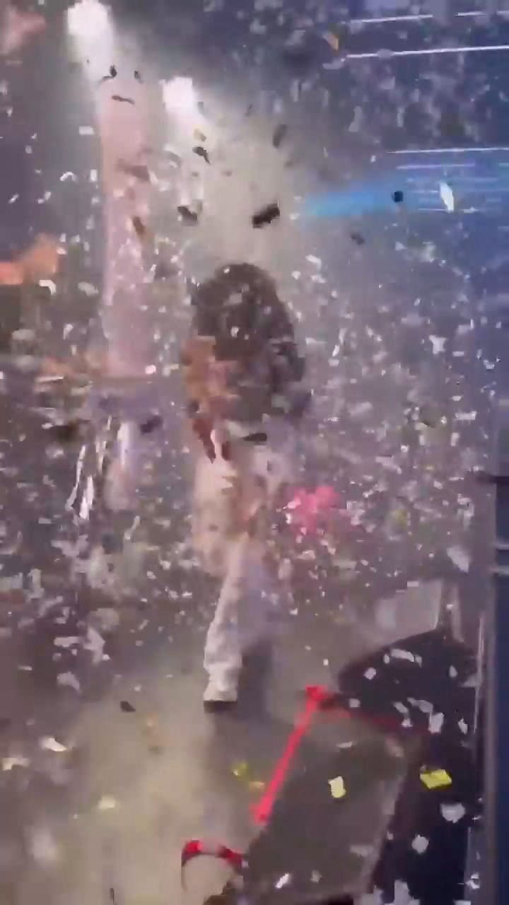 Yailin la más viral sufre accidente en su concierto