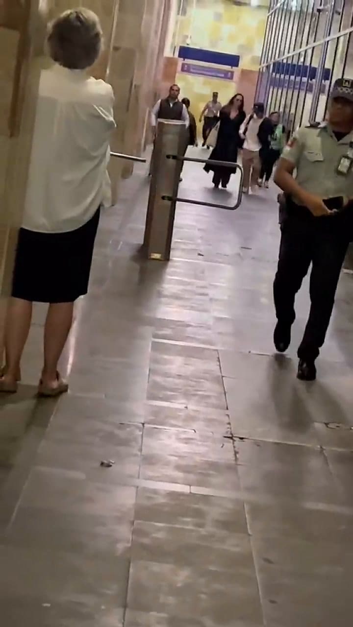 Angelina Jolie sorprendió a sus fans mexicanos en el aeropuerto de Cancún