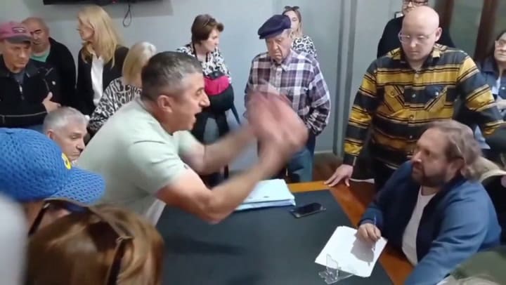 La bronca de un productor del municipio de 9 de Julio en contra de un funcionario por el estado de los caminos rurales