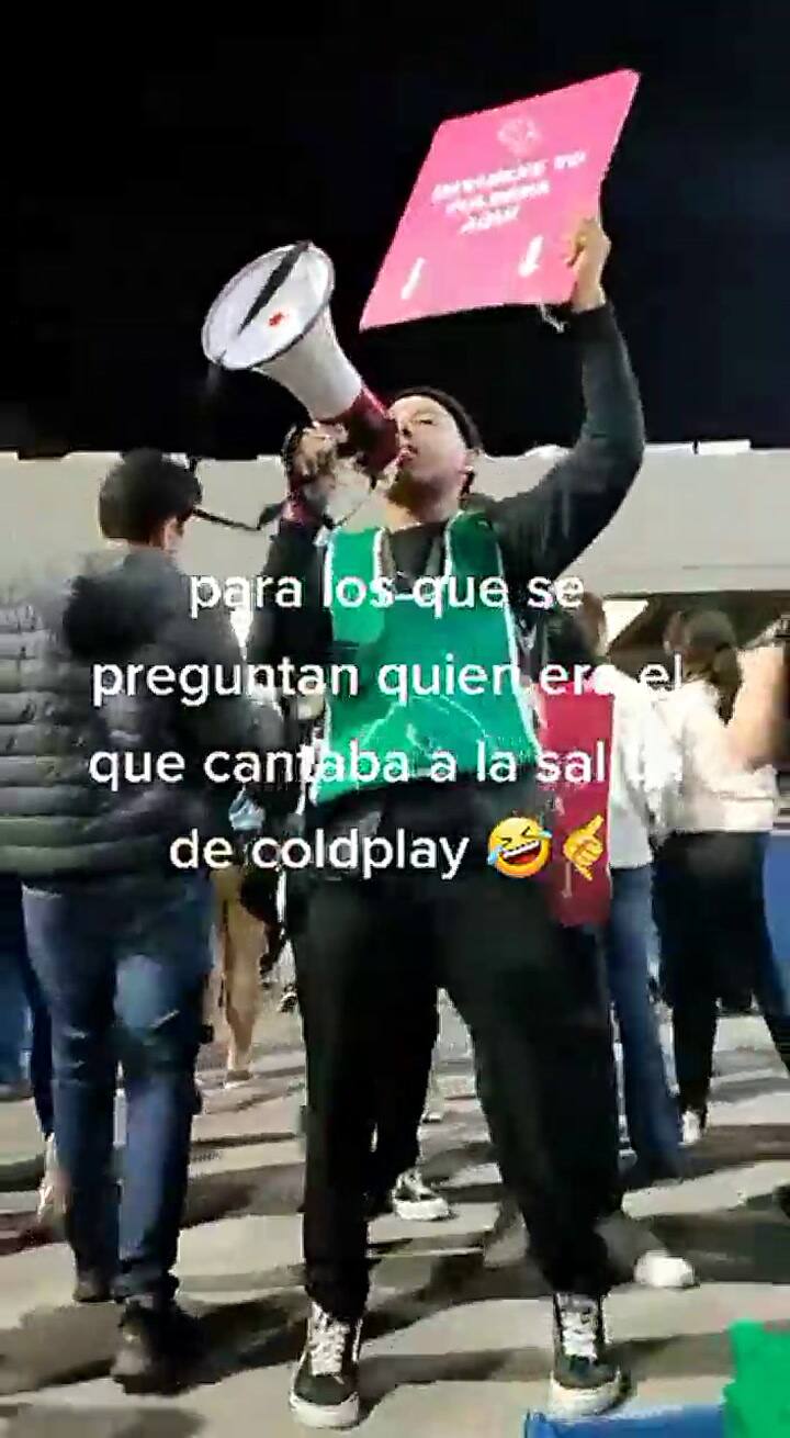 Un empleado pide la devolución de las pulseras en Coldplay