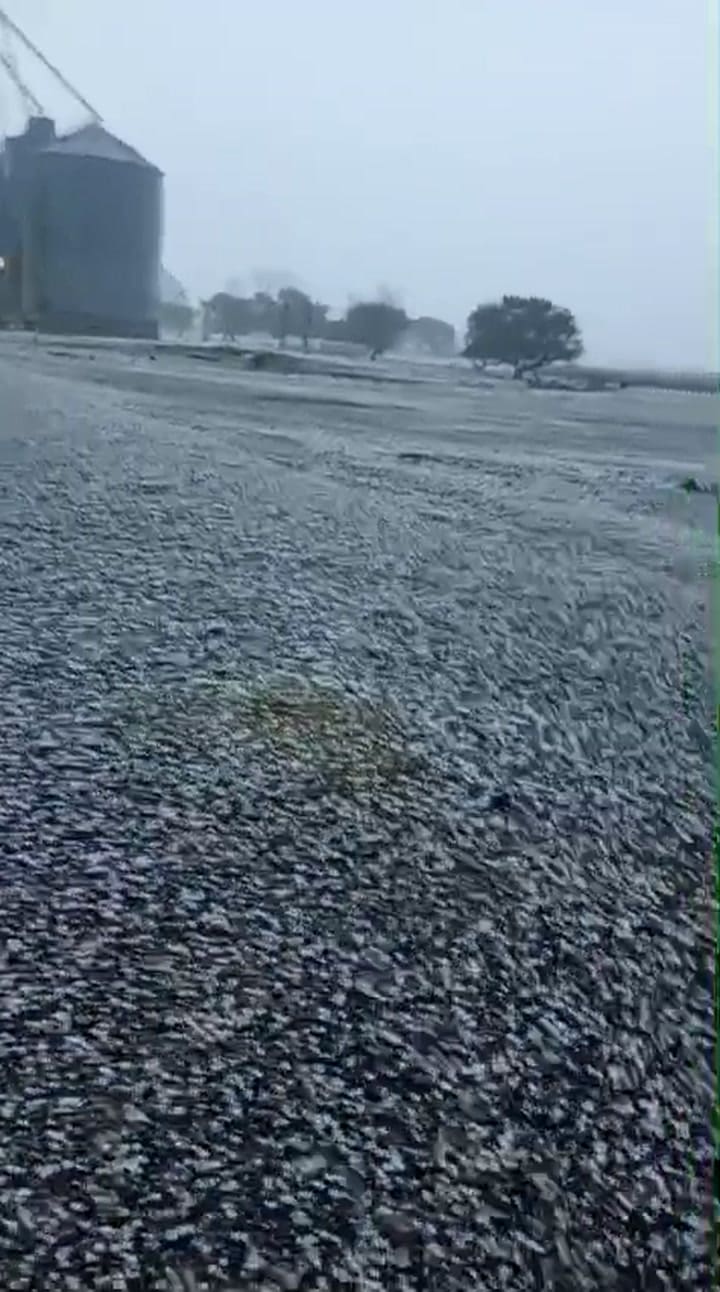 Una intensa granizada sorprendió a Idiazábal