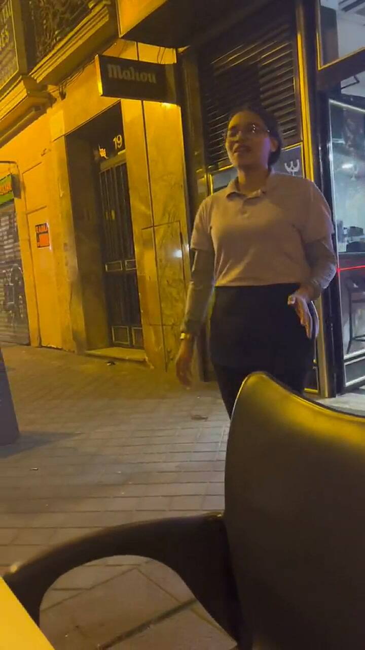 Le jugó una broma a su novia en un restaurante y se volvió viral