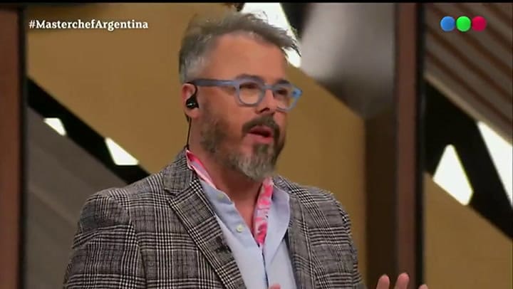 Con los ojos vendados, deberán probar y decir qué alimento es para ganar un beneficio - Fuente: Tele