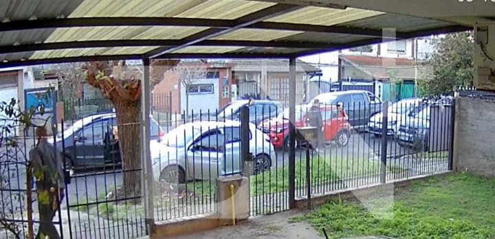 Balearon a un hombre en El Palomar cuando llevaba a su hija a la escuela