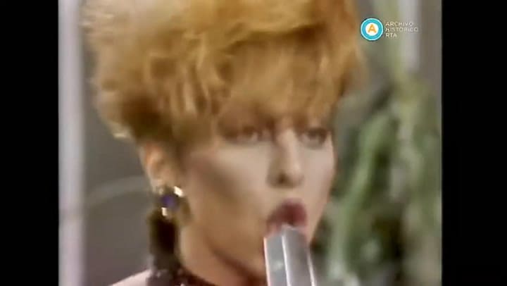 Viuda e hijas de Roque Enroll, Tocando Fondo (1985) - Fuente: YouTube
