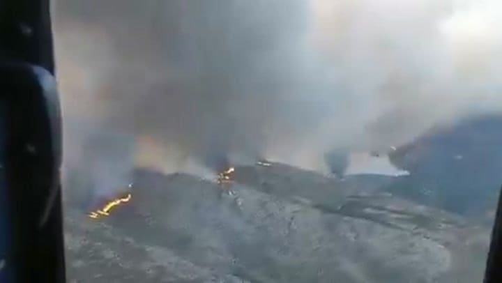 Los incendios forestales desde un helicóptero