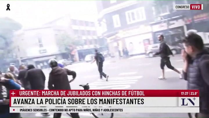 En medio de los incidentes agreden al equipo de La Nacion más