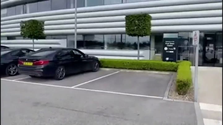 Agüero le regaló su camioneta a un trabajador del City