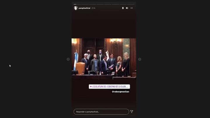 Pampita acompañó en la jura como legislador porteño a Roberto García Moritán