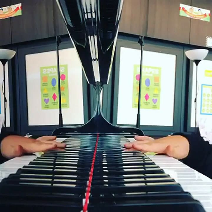 En 2020 Luisana Lopilato mostró orgullosa en sus redes un video en el que se lo veía tocando