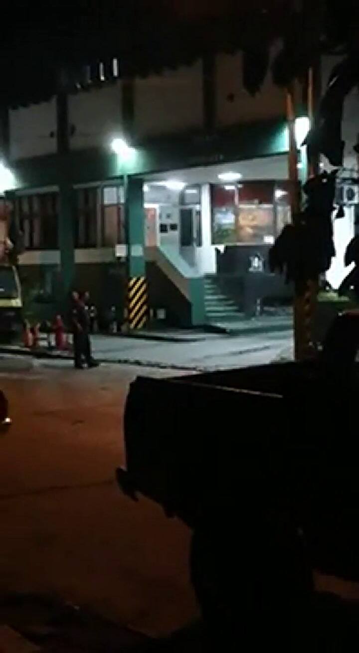 El emotivo acto que realizan los bomberos para pasar la cuarentena