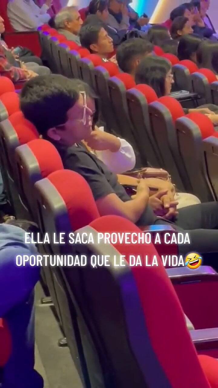 Grabó a un alumno durmiendo y descubrió otra escena