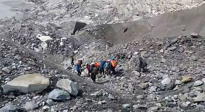 El espectacular rescate de una turista que se cayó y fracturó en medio de una excursión en El Chalté