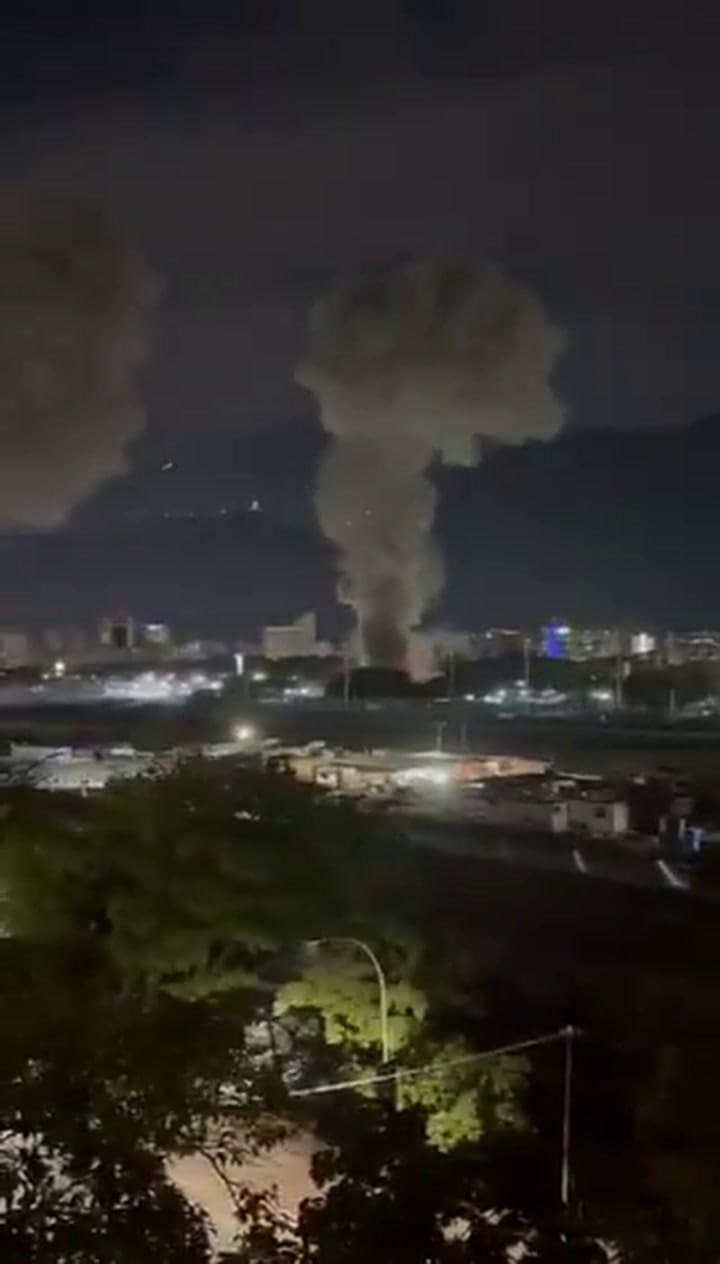 Se reportaron explosiones en distintos puntos y aviones que sobrevolaban la capital.
