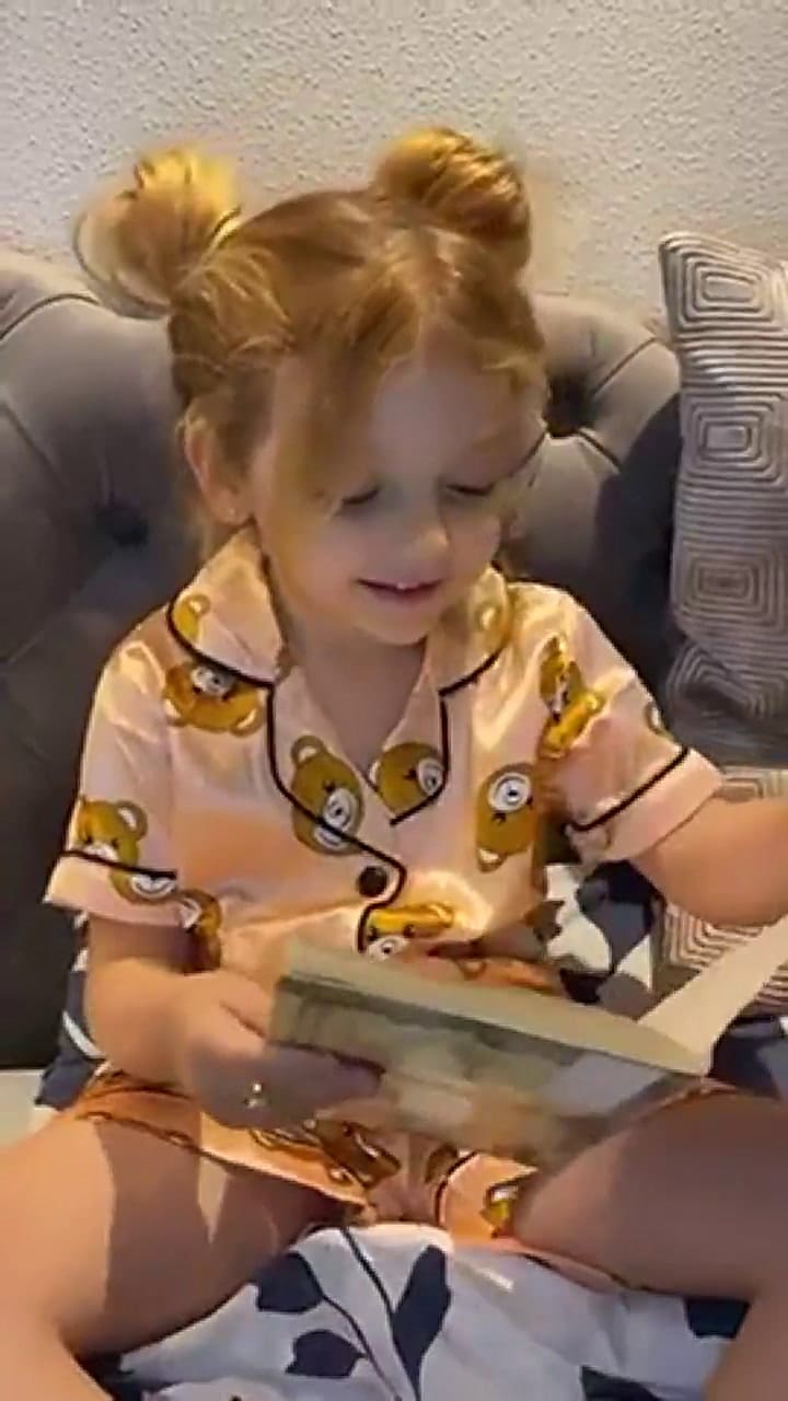 La hija de Evangelina Anderson sabe hablar ocho idiomas