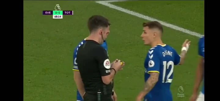 El tenso cruce entre Cuti Romero y Richarlison en la Premier League