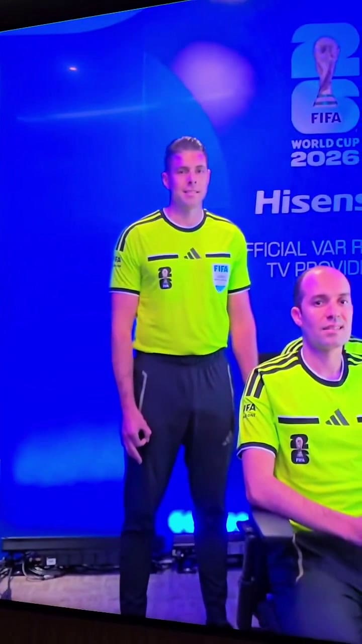 El gesto que hizo el árbitro