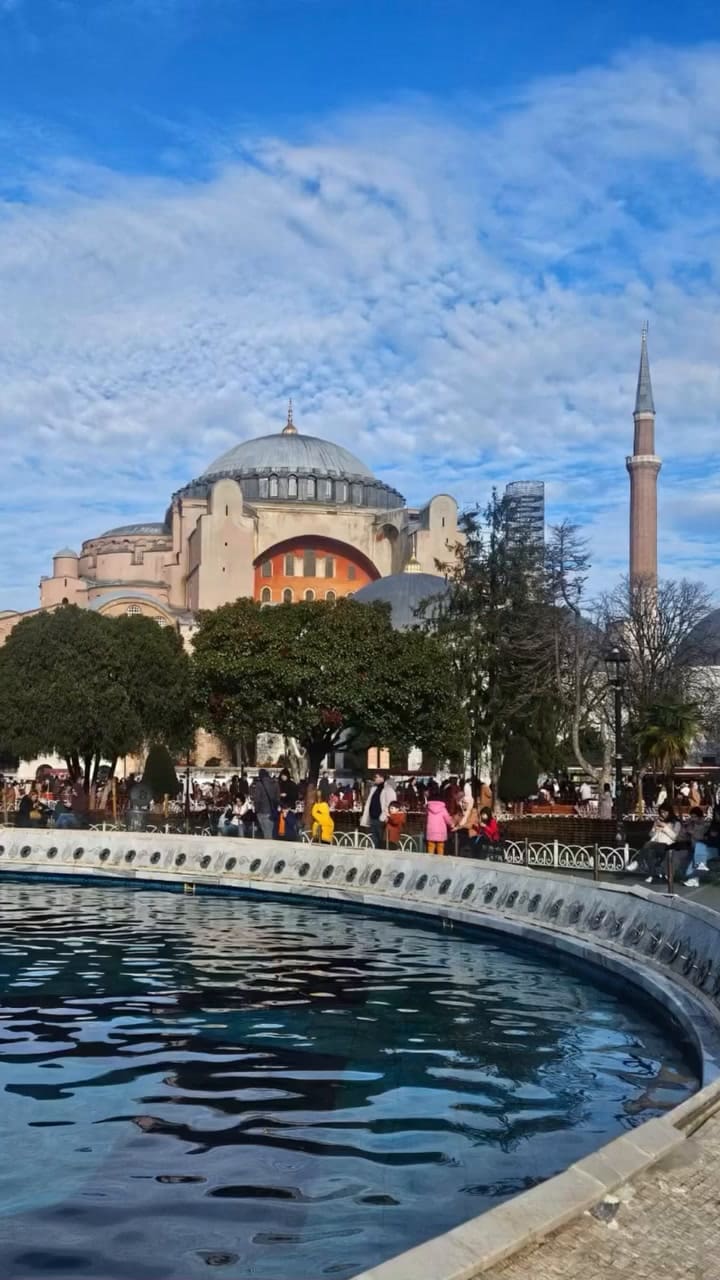 Benjamín Vicuña visitó Turquía junto a su pareja